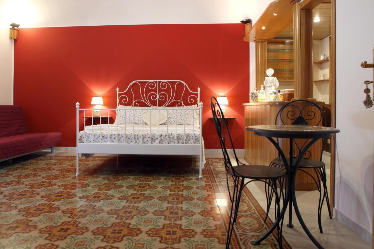 B&B Maia House Santo Stefano di Camastra Kültér fotó