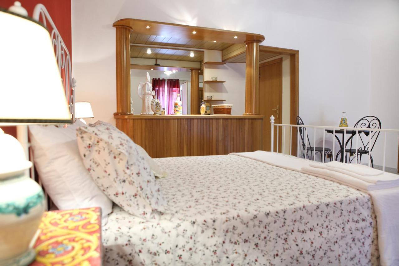 B&B Maia House Santo Stefano di Camastra Kültér fotó